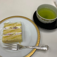 当日のケーキ。緑茶を添えて。