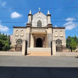 青空が映えるチャペル
