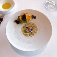 フォアグラと野菜チップの相性◎