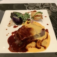 ウニソースがけの牛肉