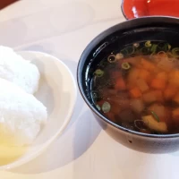 おむすびと祖谷蕎麦米汁
(演出で通常メニューより変更)
