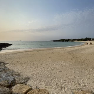 チャペル前のビーチ(遠景)。穴場ビーチです。