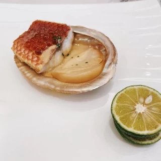 コースの中のアワビと沖縄アカマチのブレゼ