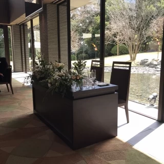 高砂はガーデンの池が背景になっています