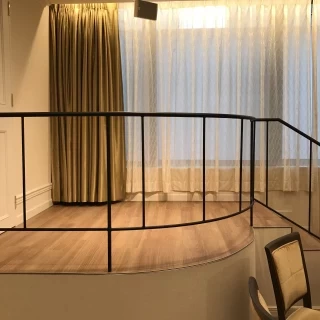 会場内の階段