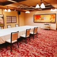 披露宴会場は晩餐会形式のレイアウトです。