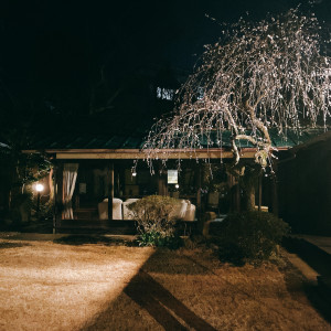 夜のお庭の様子です。|560656さんのローストビーフの店 鎌倉山本店の写真(1008208)