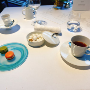 食後のコーヒーと小菓子。お腹いっぱいで食べれないほどでした。|560656さんのレストラン タテル ヨシノ 銀座の写真(1008573)