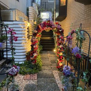 入口から玄関までのアプローチにはお花やたくさんあり、可愛い。|560656さんの代官山ラブレーの写真(1008230)