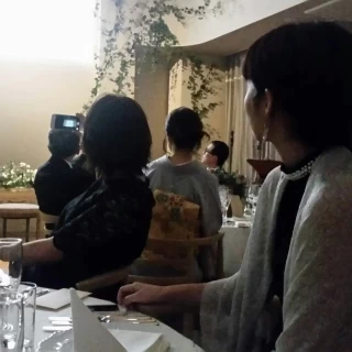 緑がふんだんに使われた会場