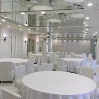 白い方の披露宴会場です。