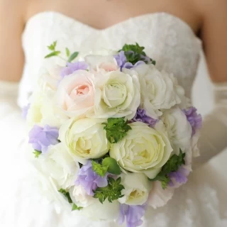 デイジーの色の花ウェディングドレスとも相性バッチリ