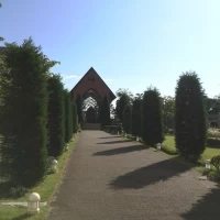 奥に見えているのがガラスのチャペルです
