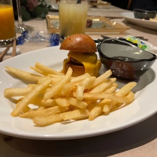 ミニハンバーガー
(特別に子どものメニューに追加)