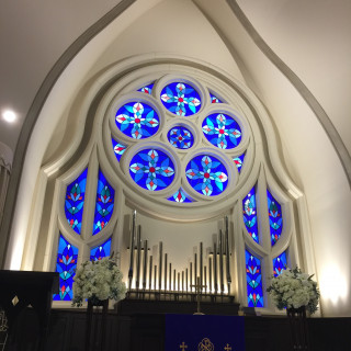 大聖堂の青いチャペルのステンドグラス