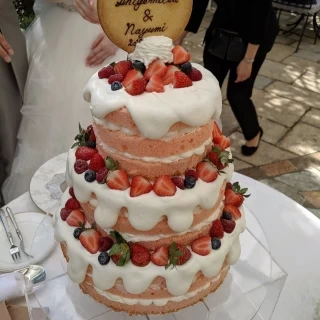 オリジナルのピンクのウエディングケーキ