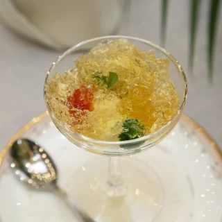 美しい前菜のゼリー寄せ。