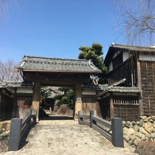 この門に一目惚れしました。
ゲストも絶対びっくりするはず！