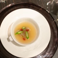 ふかひれの上湯スープ　ロワイヤル仕立て