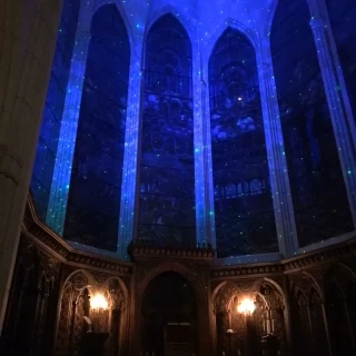 プラネタリウムの演出ができるチャペル