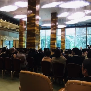 後ろの方からたってもみえない(T ^ T)