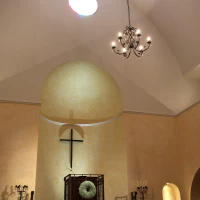 温かみと神聖なイメージのチャペル