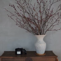 控え室の花は季節ごとに変わる。