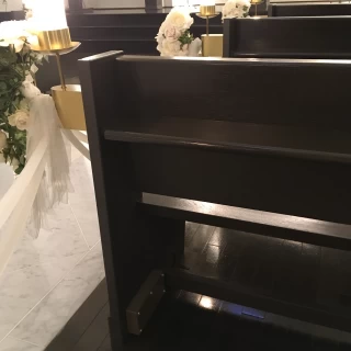 前の席との距離がゆったりでよかったです。全員参列できました