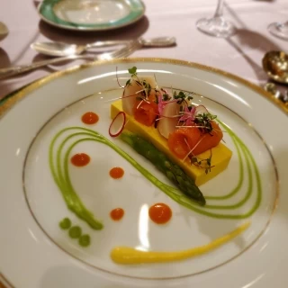 ソースが色によって味も違いひと皿で色んな味が楽しめました