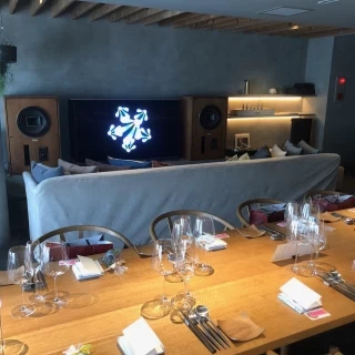 パーティ会場（Livingroom）