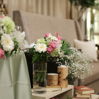 ソファー席の装花