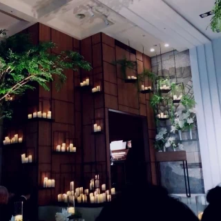 茶色の感じとキャンドルが素敵。