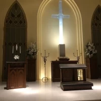 天井の高い厳かなチャペルです。