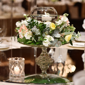 ゲストテーブル装花です。大きな鏡に反射して綺麗でした。|562176さんのグランド ハイアット 福岡の写真(1499315)