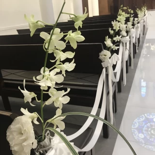 チャペル造花と椅子