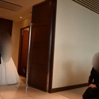 ゲストの入り口は向かって右手です