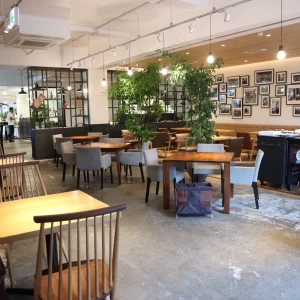 テーブルを並び替え流しテーブルにします|562301さんのTENOHA DAIKANYAMA（テノハダイカンヤマ）の写真(1031090)