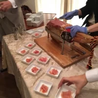 生ハム。
その場で、切ってくれます。