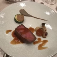お肉料理。
添えてある、野菜もおいしい。