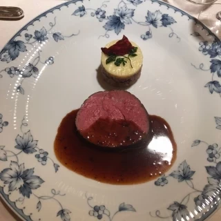 メインディッシュは柔らかいお肉