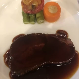 分厚いステーキ