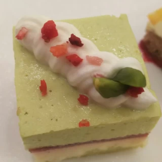 デザートブッフェのケーキ