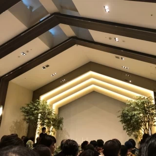 スクリーンを映すことのできる式場