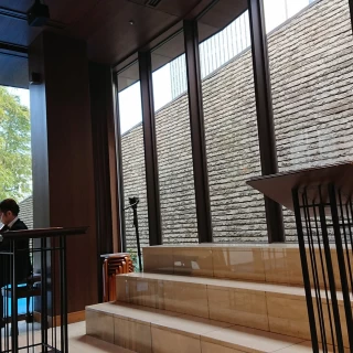 自然光が入る現代的なチャペルです。ハープが好評でした。