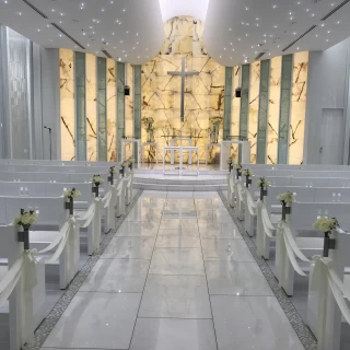 チャペルの最初の場面です