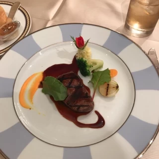 国産牛ヒレ肉のグリエ
赤ワインソース