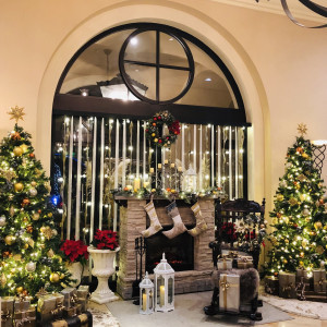 ホテルのロビー(クリスマスの時期はこんな感じでした)|562789さんのアリビラ・グローリー教会(ホテル日航アリビラ内)チュチュリゾートウエデイングの写真(1035710)