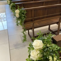 挙式会場の装花
色合いが会場の雰囲気にあっていました