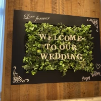 披露宴が終わった後にここで集まって写真を撮る方が多いそうです