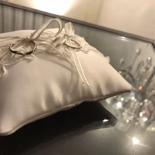 指輪をリボンから外すの緊張です